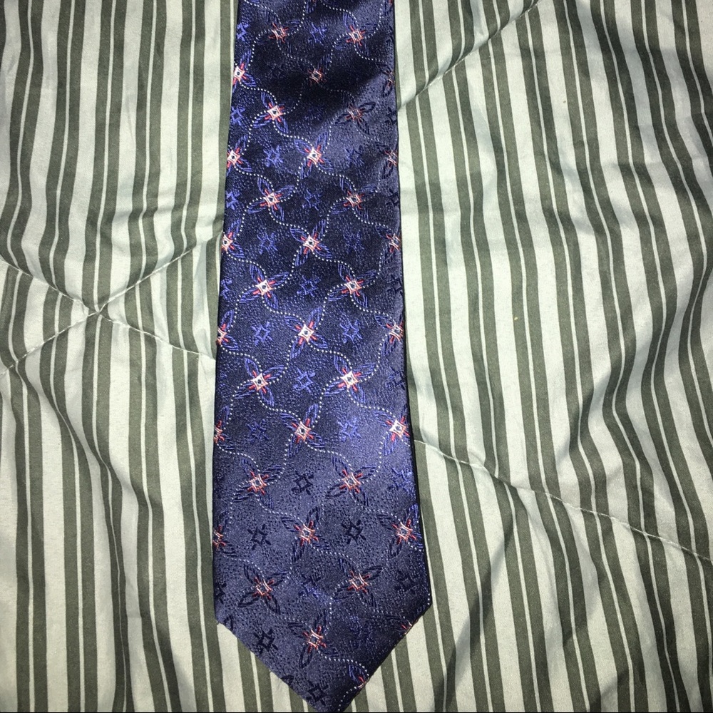 The men’s shop Bloomingdales tie